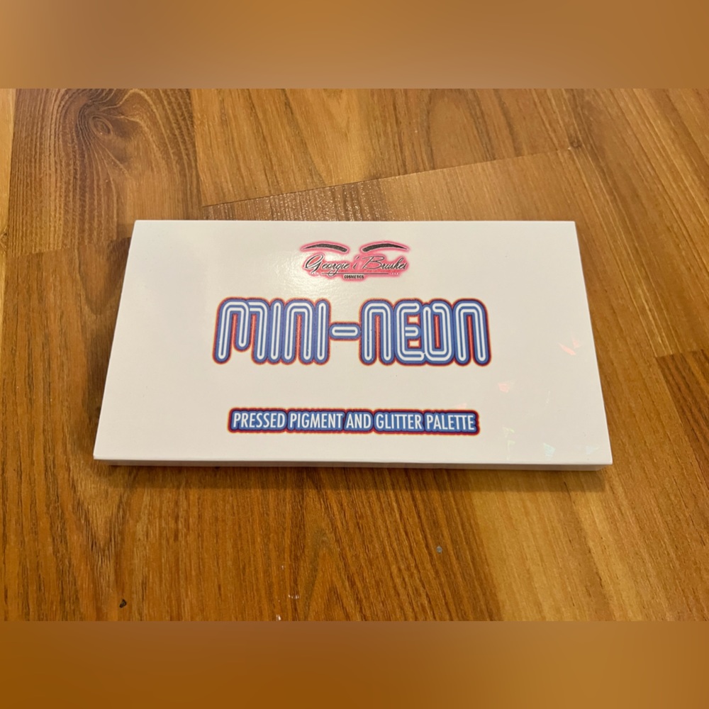 RARE Georgie’s Brushes Mini-Neon Eyeshadow Pigment and Glitter Palette